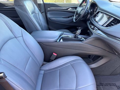Used 2019 Buick Enclave Premium AWD/4WD image 11