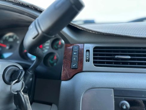 Used 2011 GMC Sierra 2500 SLT w/ SLT Convenience Package image 23