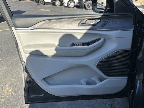 Used 2021 Jeep Grand Cherokee L Overland w/ Luxury Tech Group IV image 33