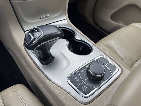 Used 2015 Jeep Grand Cherokee Limited w/ Luxury Group II AWD/4WD image 31