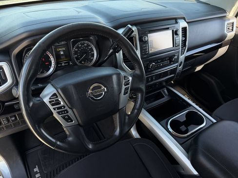 Used 2017 Nissan Titan SV AWD/4WD image 14
