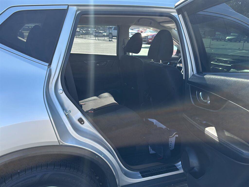 Certified 2020 Nissan Rogue SV FWD image 14