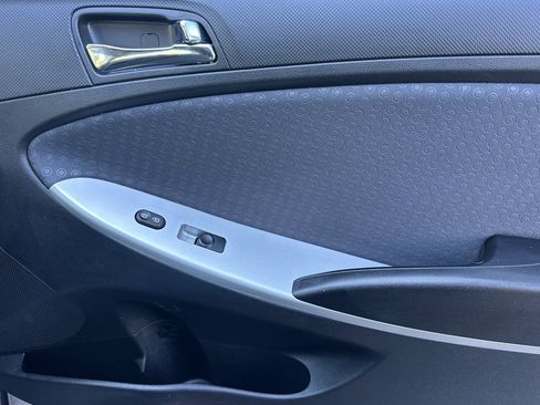 Used 2012 Hyundai Accent SE FWD image 20