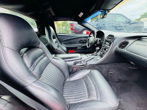 Used 2004 Chevrolet Corvette Coupe w/ Preferred Equipment Group RWD image 11