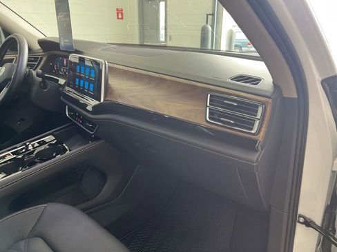 New 2025 Volkswagen Atlas SE image 38