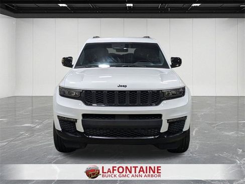 Used 2025 Jeep Grand Cherokee L Limited w/ Black Appearance Package image 8