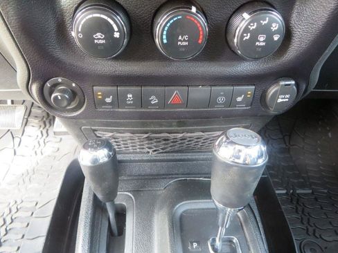 Used 2016 Jeep Wrangler Unlimited Sahara image 17