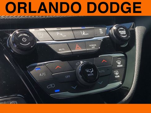 New 2026 Chrysler Pacifica Select image 17