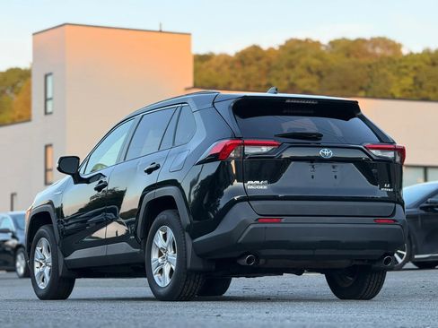 Used 2019 Toyota RAV4 LE w/ Carpet Mat Package AWD/4WD image 4