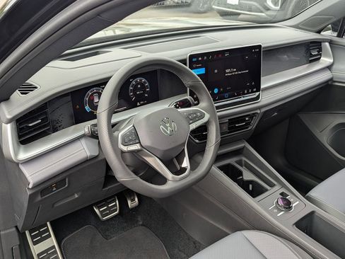 New 2026 Volkswagen Tiguan SE R-Line AWD/4WD image 12