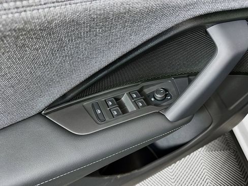 New 2026 Volkswagen Tiguan S image 9