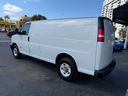 Used 2022 Chevrolet Express 2500 image 4
