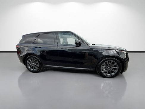 Used 2025 Land Rover Range Rover Sport image 6