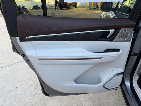 New 2026 Buick Enclave Avenir w/ Super Cruise Package image 22