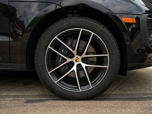 Certified 2026 Porsche Macan AWD/4WD image 38