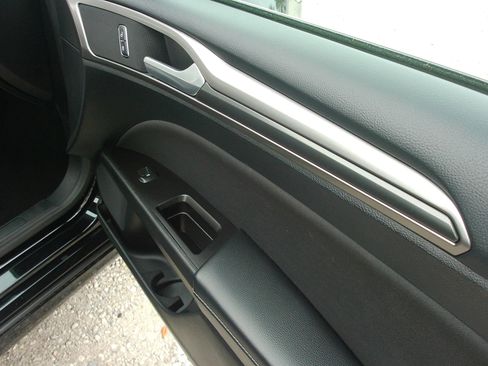 Used 2017 Ford Fusion SE w/ Equipment Group 601A FWD image 35