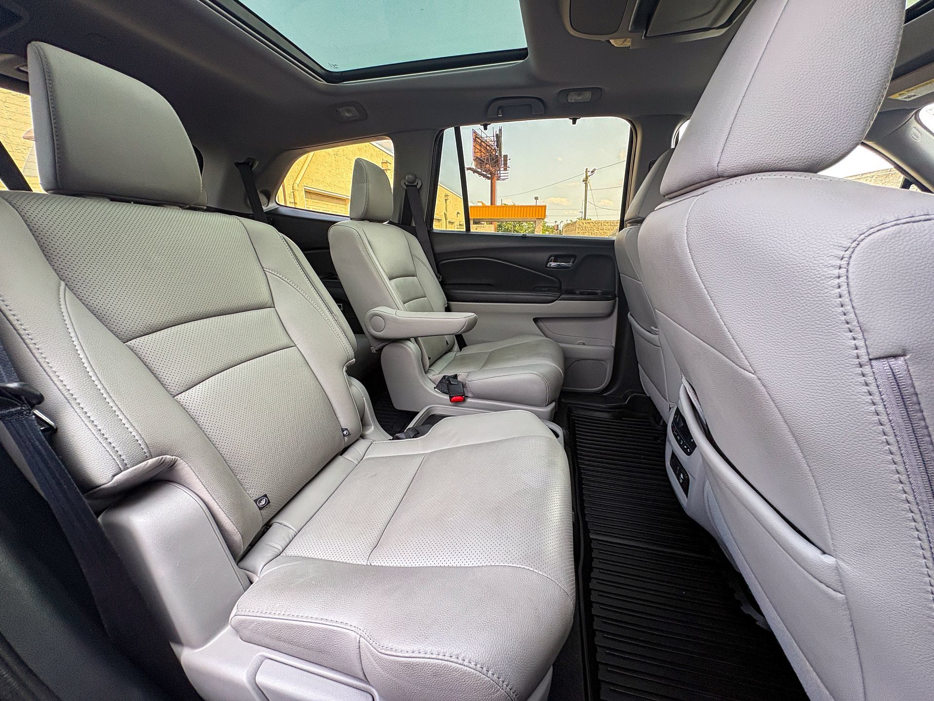 Used 2020 Honda Pilot Elite image 31