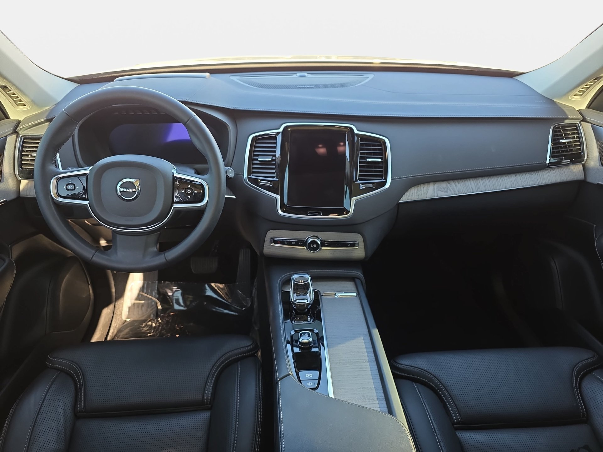 Used 2024 Volvo XC90 B6 Ultimate w/ Protection Package Premier AWD/4WD image 9