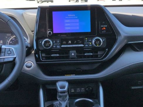 Certified 2024 Toyota Highlander XSE FWD image 18