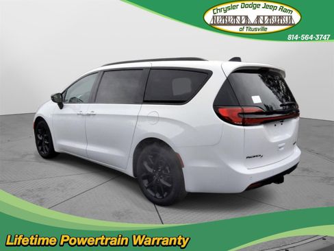 New 2026 Chrysler Pacifica Limited w/ S Appearance Package image 3