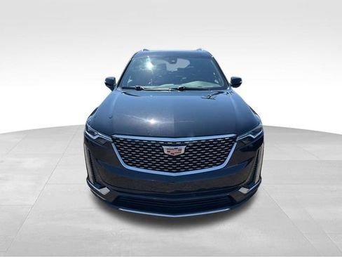 Used 2023 Cadillac XT6 Premium Luxury image 2