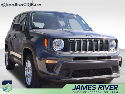 Used 2023 Jeep Renegade Latitude AWD/4WD image 6