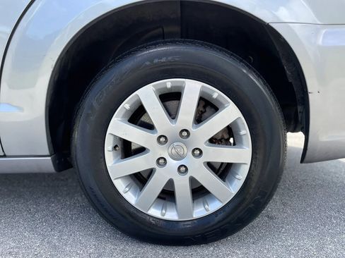 Used 2014 Chrysler Town & Country Touring FWD image 11