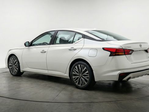 Used 2025 Nissan Altima 2.5 SV image 6