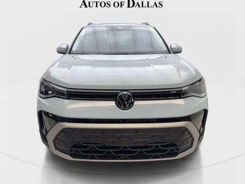 Used 2025 Volkswagen Taos SE FWD image 3