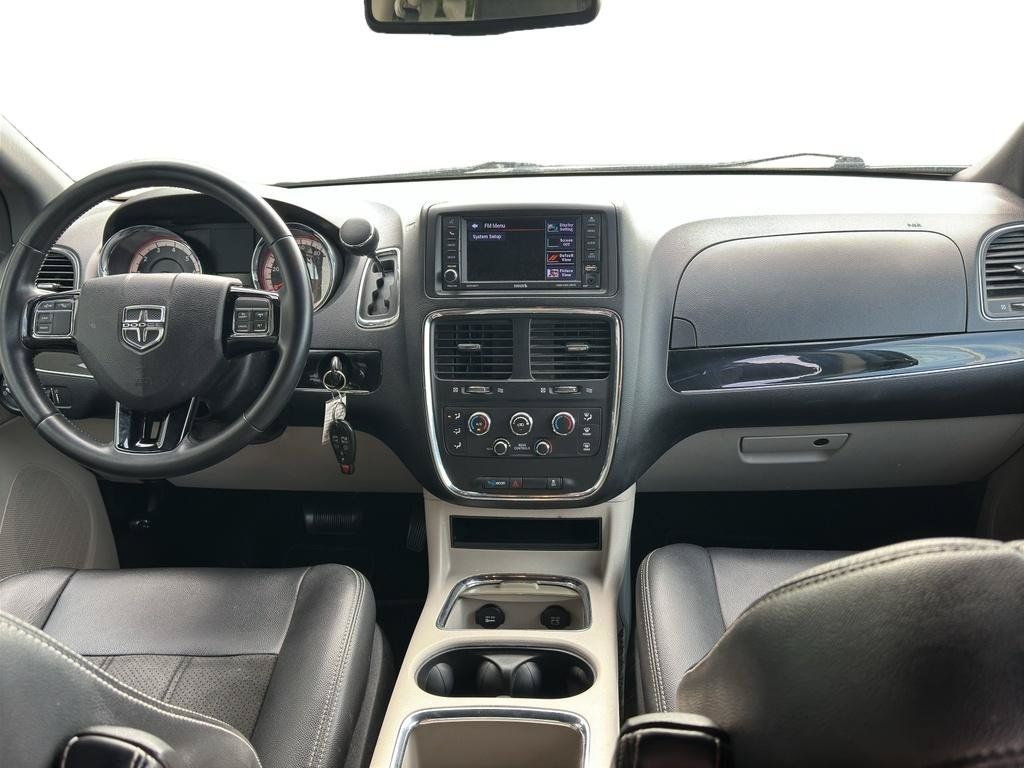 Used 2019 Dodge Grand Caravan SXT FWD image 3