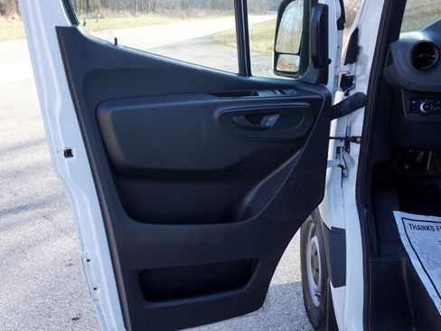 Used 2020 Mercedes-Benz Sprinter 2500 w/ Driver Convenience Package image 21