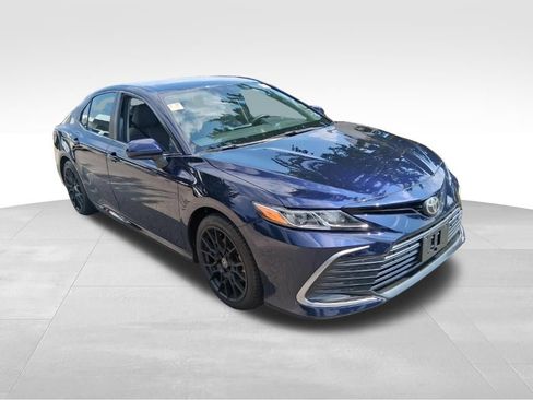 Used 2021 Toyota Camry LE FWD image 4