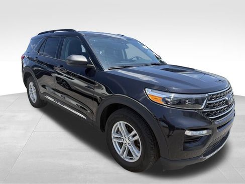 Used 2024 Ford Explorer XLT w/ Equipment Group 202A AWD/4WD image 10