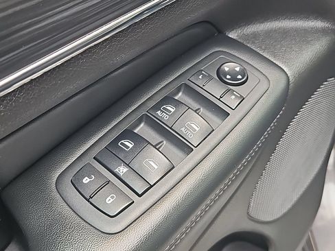 Used 2019 Jeep Grand Cherokee Limited AWD/4WD image 31