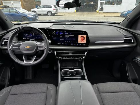 Used 2024 Chevrolet Traverse LT w/ Enhanced Driving Package AWD/4WD image 8