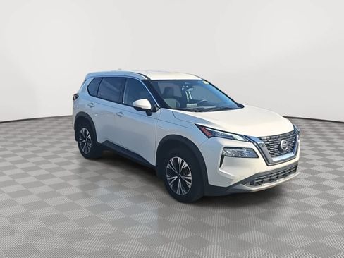 Used 2021 Nissan Rogue SV FWD image 2
