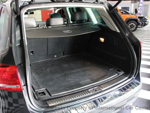 Used 2013 Volkswagen Touareg Sport image 23