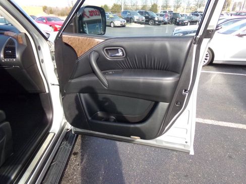 Used 2015 INFINITI QX80 4WD w/ Driver's Assistance Package image 27