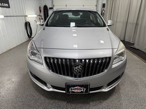 Used 2017 Buick Regal Sport Touring FWD image 2
