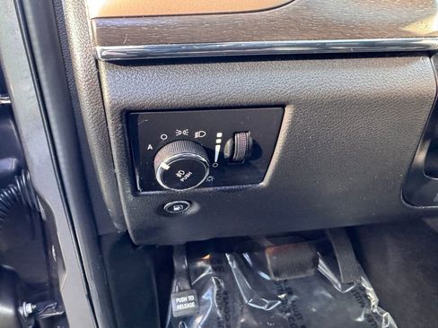 Used 2017 Jeep Grand Cherokee Limited w/ Luxury Group II image 20