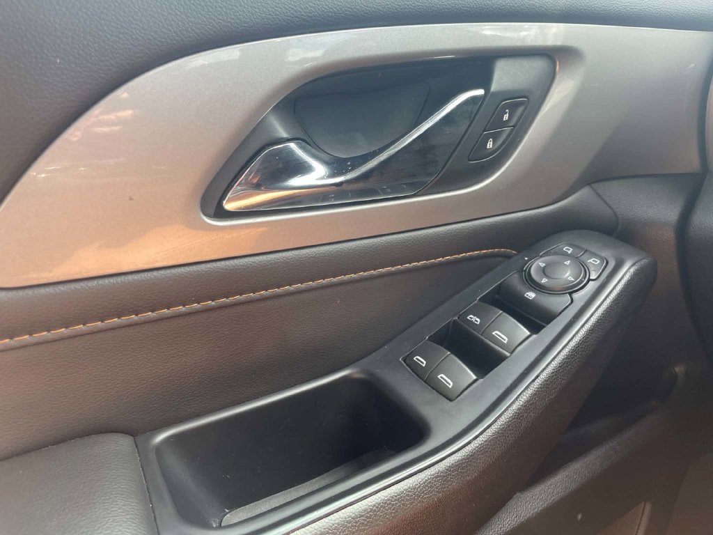 Used 2021 Chevrolet Traverse LT FWD image 20