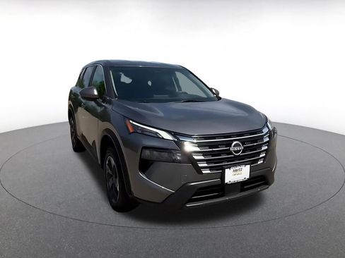 Used 2025 Nissan Rogue SV AWD/4WD image 3