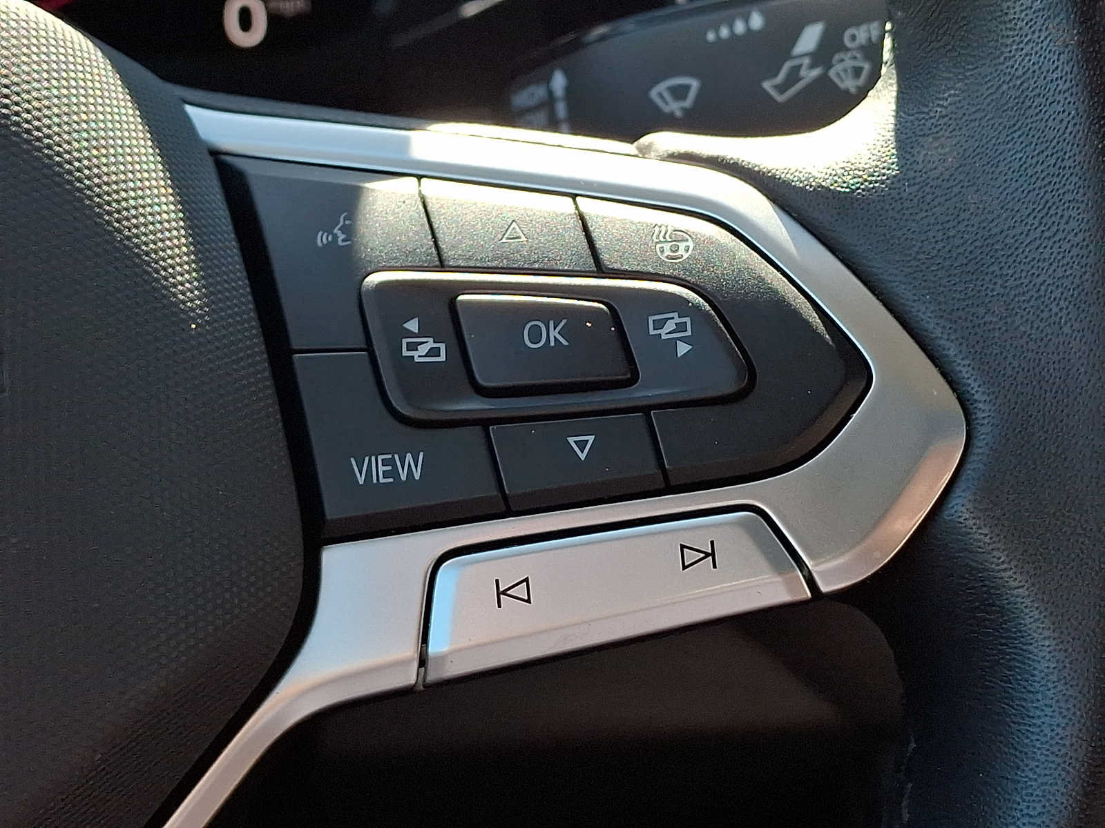 Used 2025 Volkswagen Jetta SEL FWD image 27