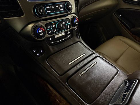 Used 2015 Chevrolet Suburban LTZ RWD image 50
