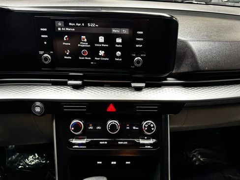 Used 2024 Kia Carnival LX FWD image 24