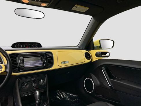 Used 2013 Volkswagen Beetle TDI image 22