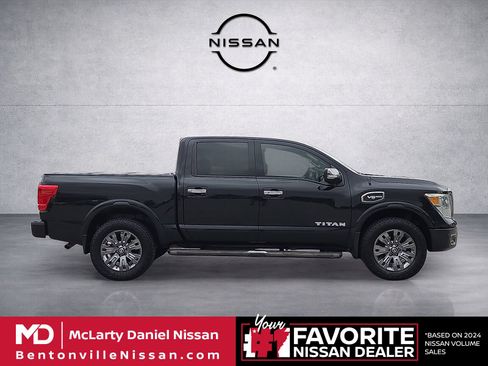 Used 2017 Nissan Titan Platinum Reserve w/ Off-Road Package AWD/4WD image 6