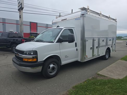 New 2025 Chevrolet Express 4500 Extended w/ Power Convenience Package image 9