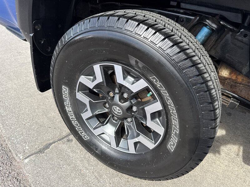 Used 2017 Toyota Tacoma TRD Off-Road w/ Tow Package AWD/4WD image 14