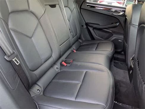 Used 2024 Porsche Macan image 22